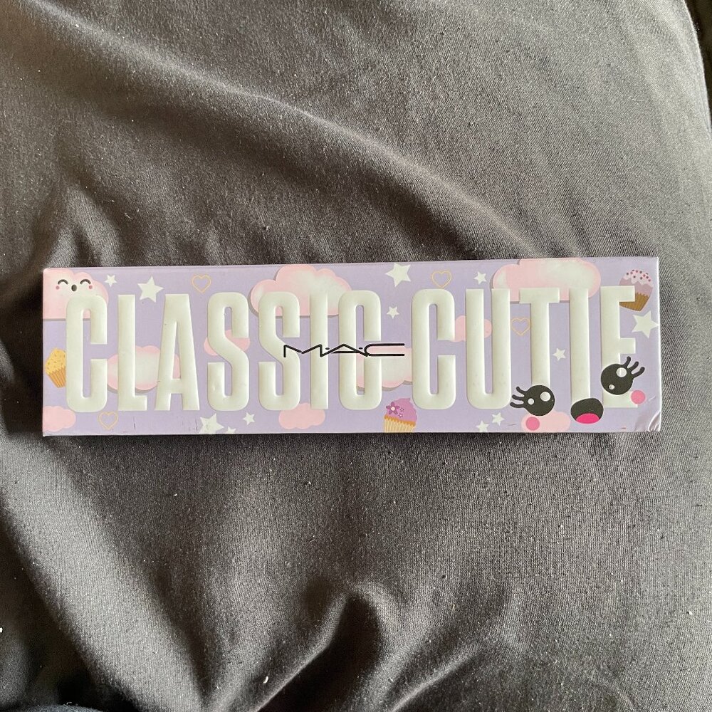 MAC Girls CLASSIC CUTIE Eye Shadow Palette (BNWT)